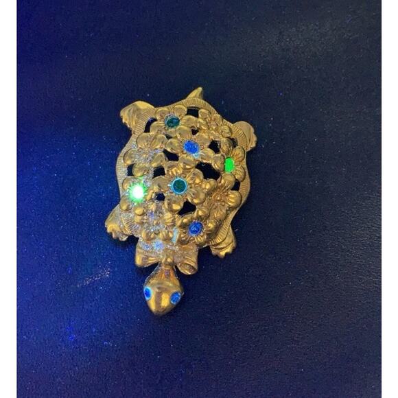Vintage Avon Gold Tone Rhinestone Lt Green Stones Glow Under UV Turtle Brooch - Picture 1 of 7